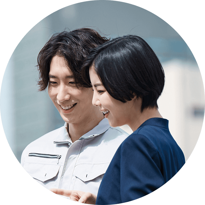 会話する社員の様子