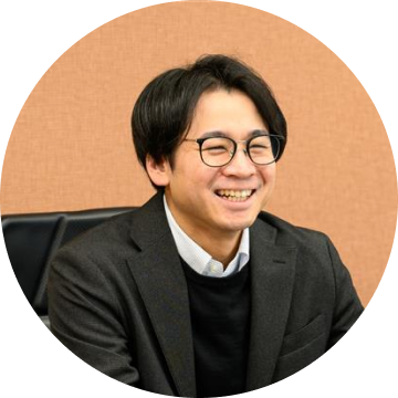 採用担当の写真