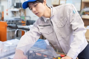 電子機器のハーネス加工エンジニア